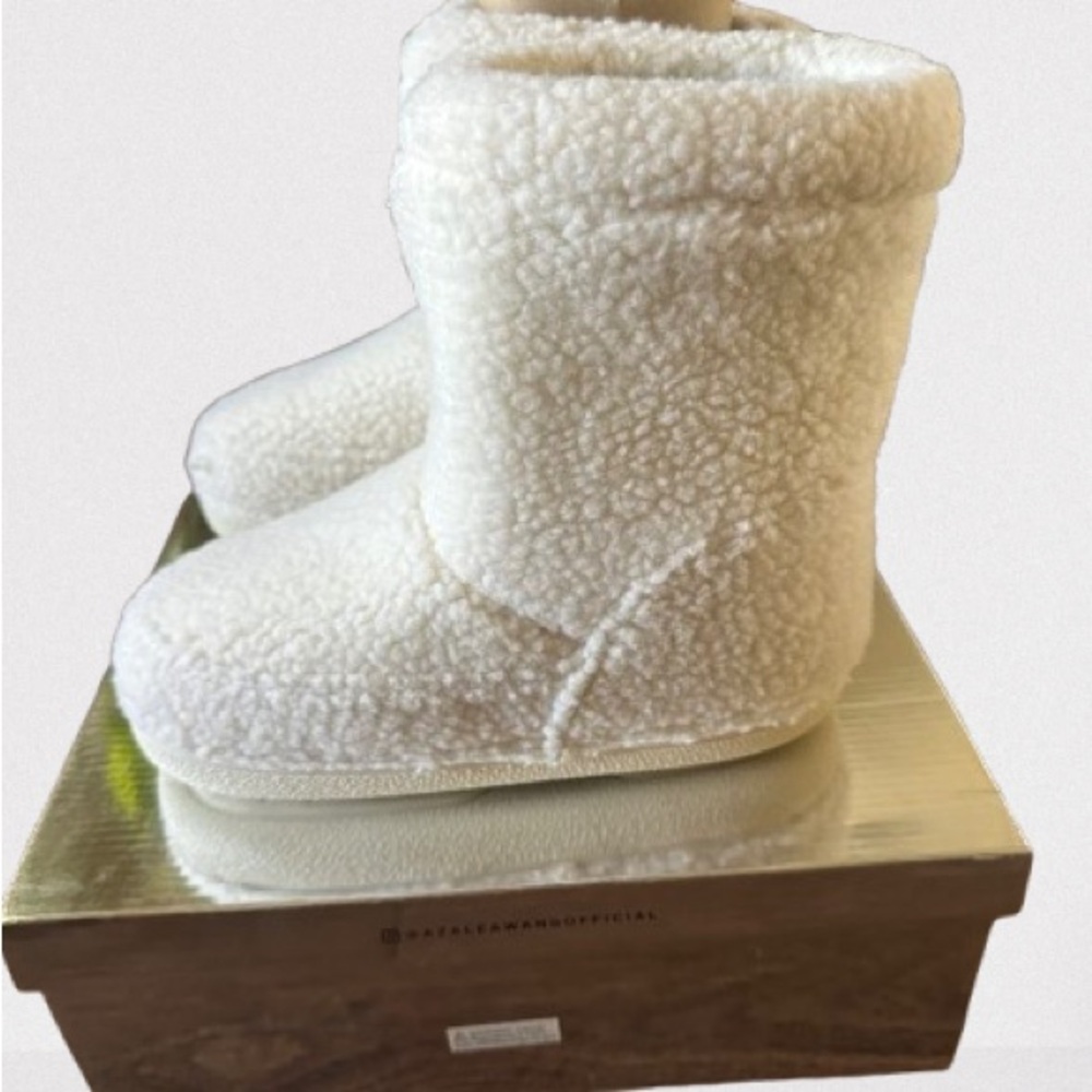 Cozy White Sherpa Boots